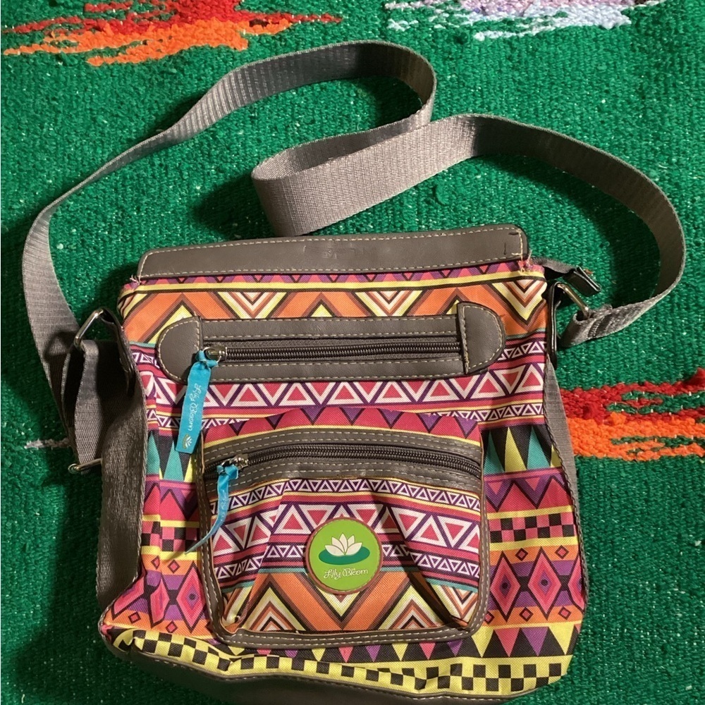 Lilly Bloom Cross Body Purse, Floral & Aztec purse
Width 9”
Length 10”